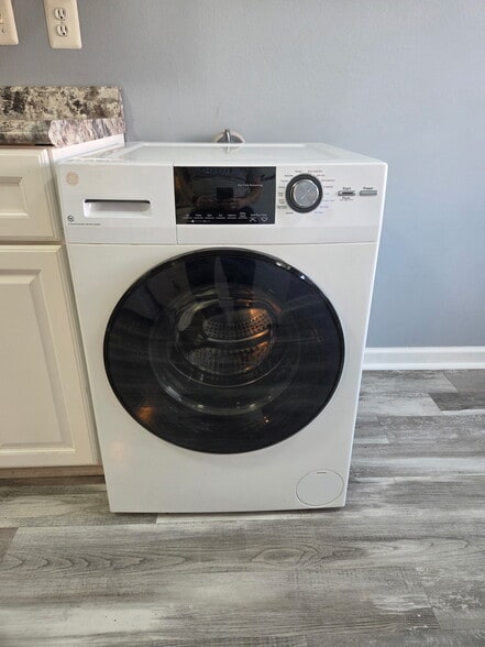 All In One Washer/Dryer - 24943 Mayfair St