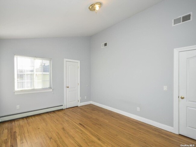 Building Photo - 48 Marwood Rd S