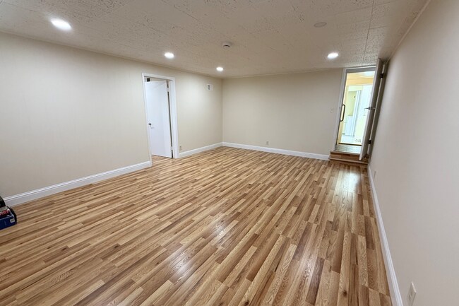 Building Photo - Beautifully Remodeled 4-Bedroom Home with Bonus Family Room & Large Private Yard in South San Fra...
