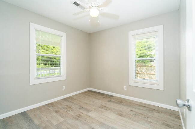 Building Photo - 4005 White St