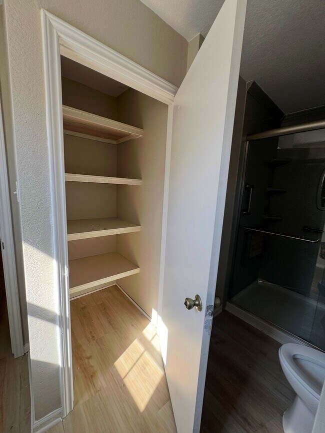 Building Photo - NEW PAINT, FLOORING, APPLIANCES & ROOF  | ...