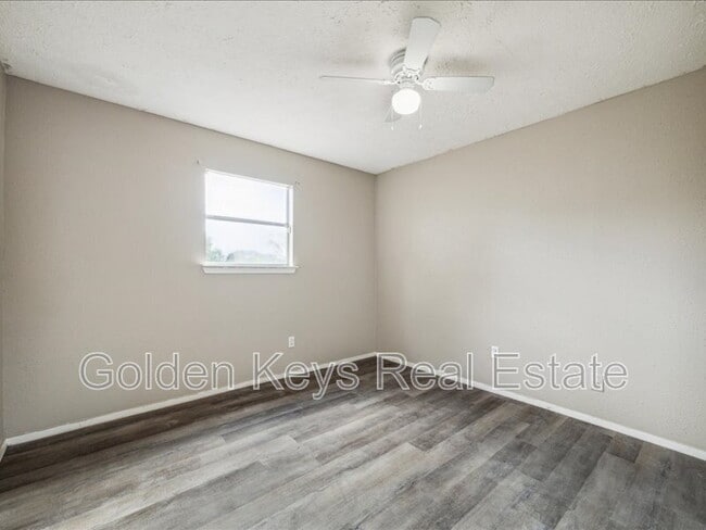 Building Photo - 10743 Staghill Dr