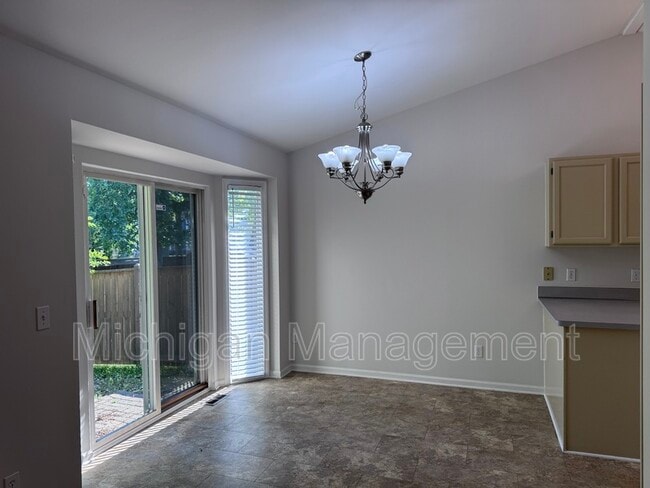 Building Photo - 173 Algansee Dr