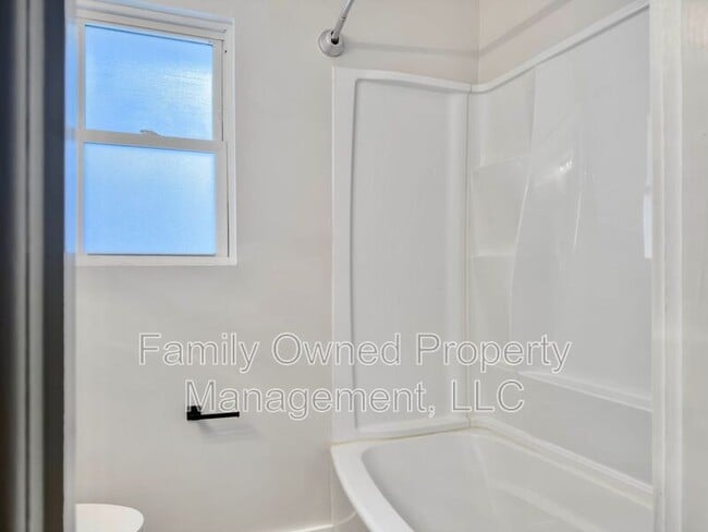 Building Photo - 1522 Joan St