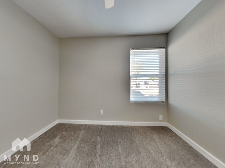Building Photo - 227 W Kerry Ln