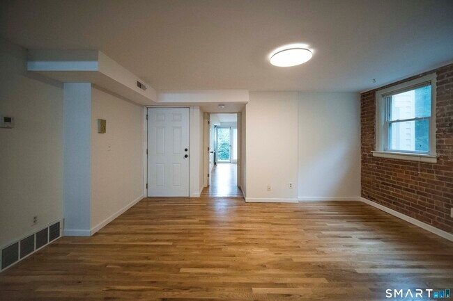 Building Photo - 440 Prospect St