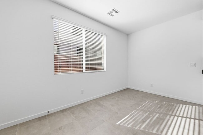 Building Photo - BRAND NEW, NEVER-LIVED-IN Lennar Corner Unit — 4 Bed / 3 Bath with Premium Upgrades!