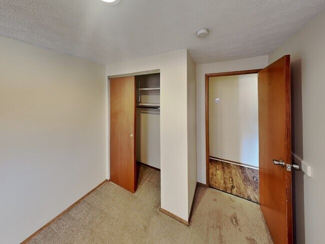 Building Photo - 94 E 18th Ave