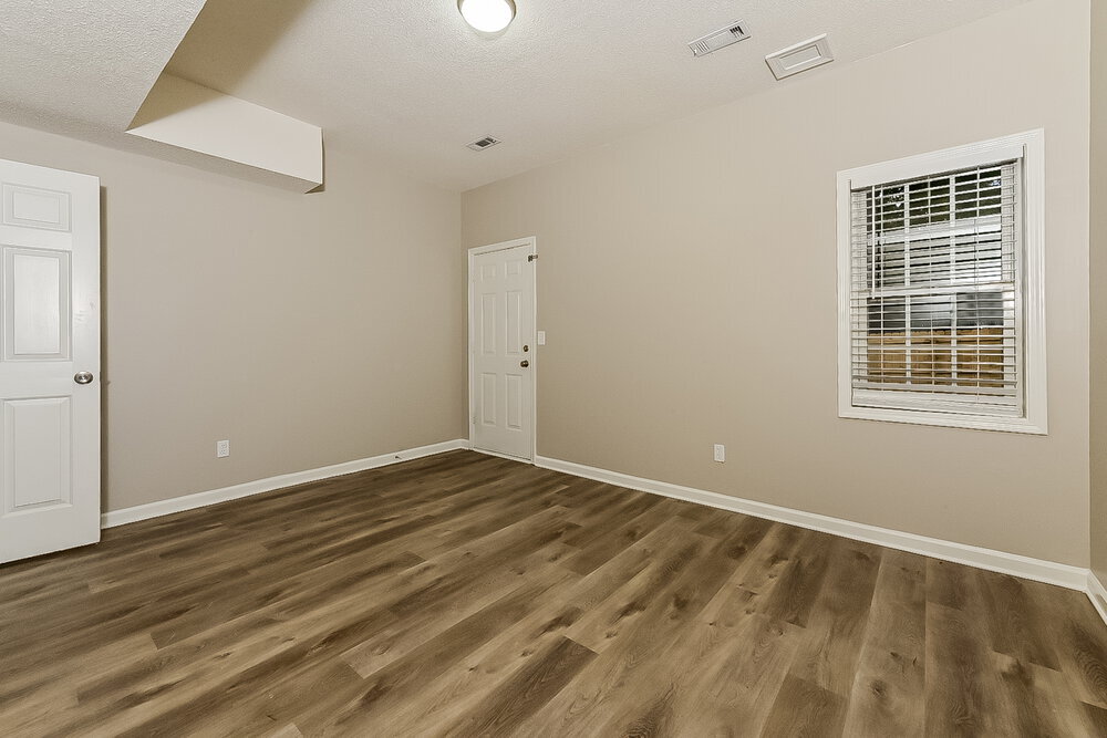 Building Photo - 915 Castlerock Way