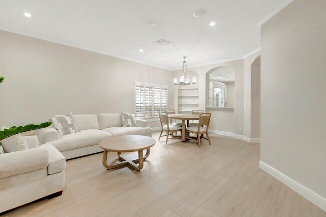 Building Photo - 1050 Delray Lakes Dr