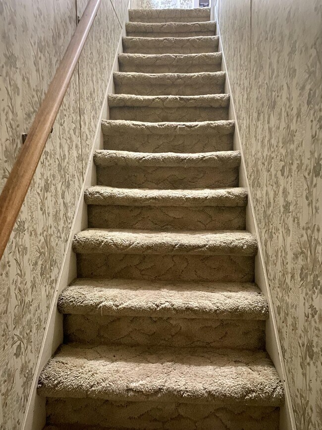 Building Photo - 611 Crown Ave