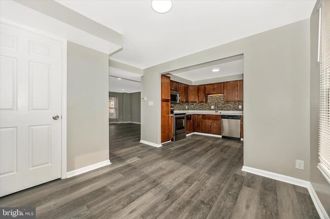 Building Photo - 114 Colony Ct