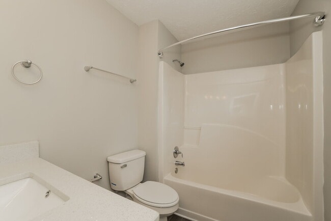 Building Photo - 104 Rockefeller Ln