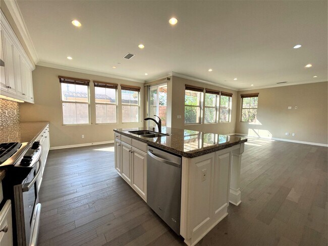 Building Photo - Gorgeous 3 bedroom home In the heart of Ir...