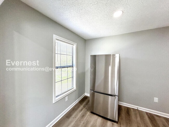 Building Photo - 3-Bedroom Home with Off-Street Parking and...