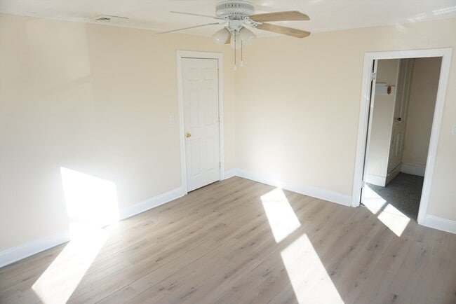 Building Photo - 76 4th Ave