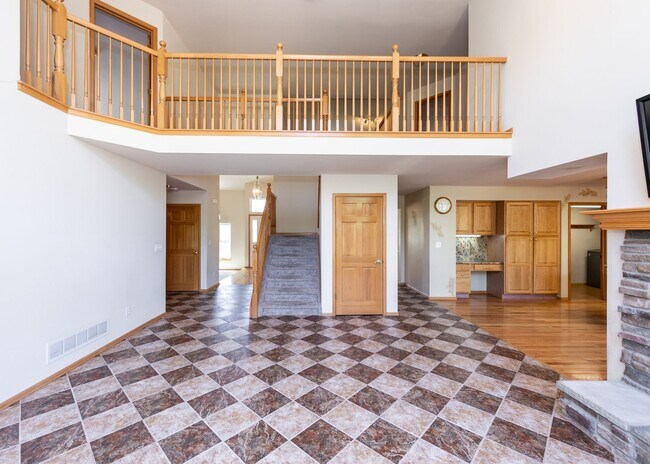 Building Photo - *COMING SOON* 5 Bedroom Broadmoor Beauty A...