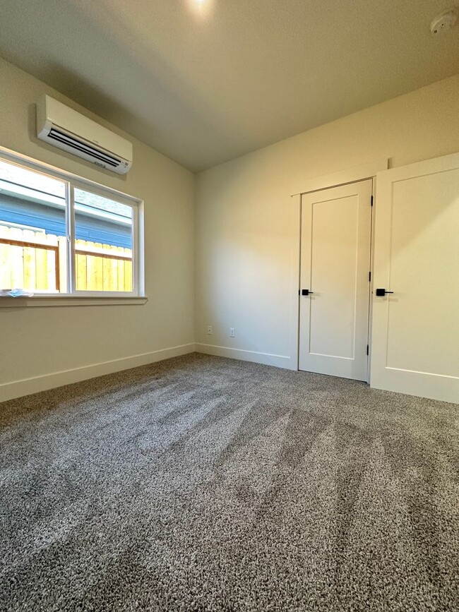 Building Photo - Gorgeous brand new build PET FRIENDLY house