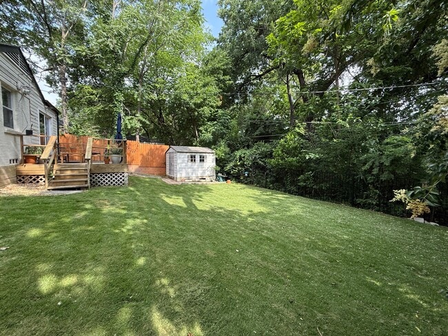 Building Photo - 2711 Avon St