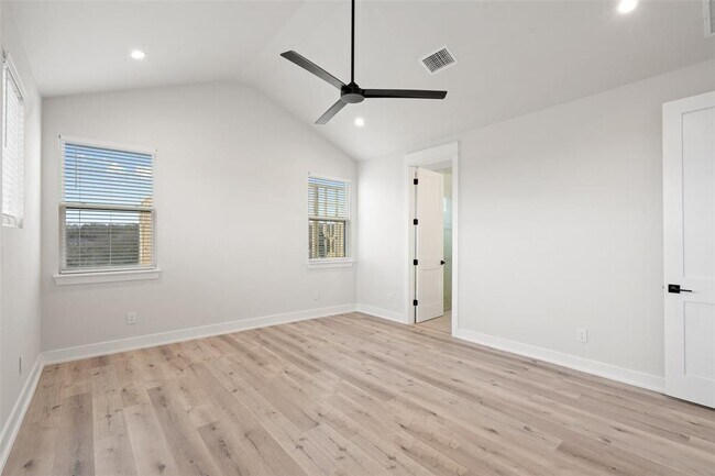 Building Photo - 2713 Bristol Dr