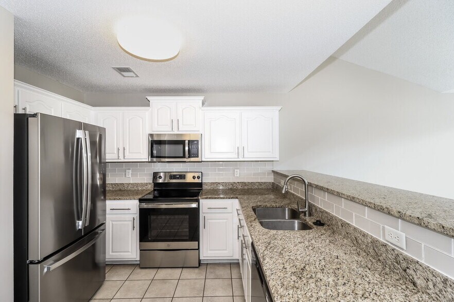 Building Photo - 5086 Jon Oak Dr