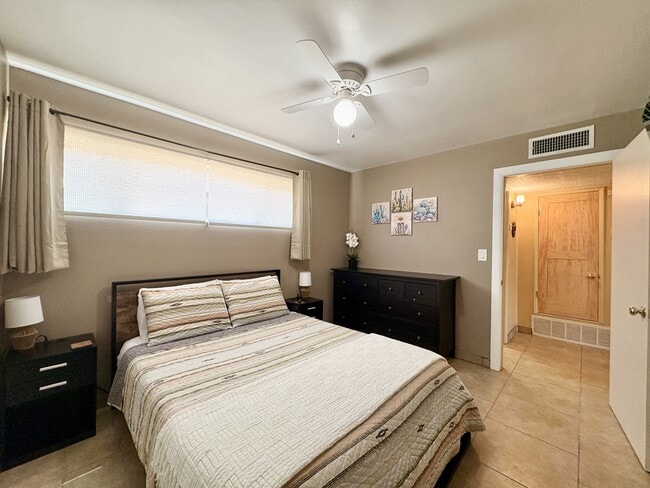 Building Photo - 2819 N Woodland Ave