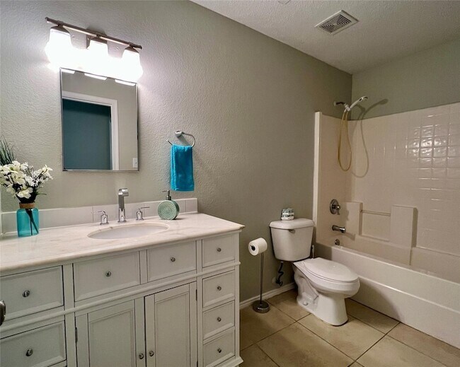 Building Photo - 2625 Lake Meadow Dr