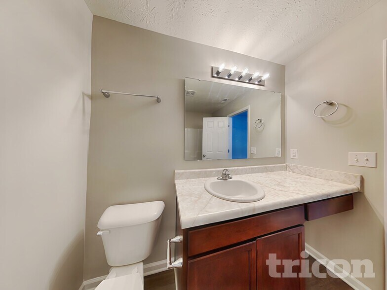 Building Photo - 2419 Pinebark Dr