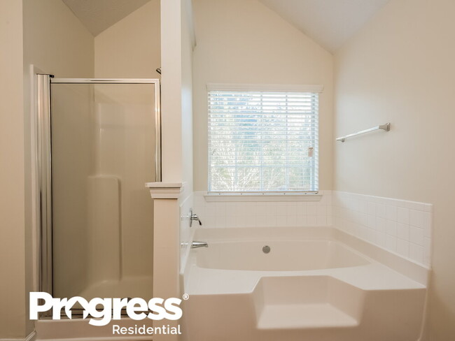 Building Photo - 70 Stony Oak Dr