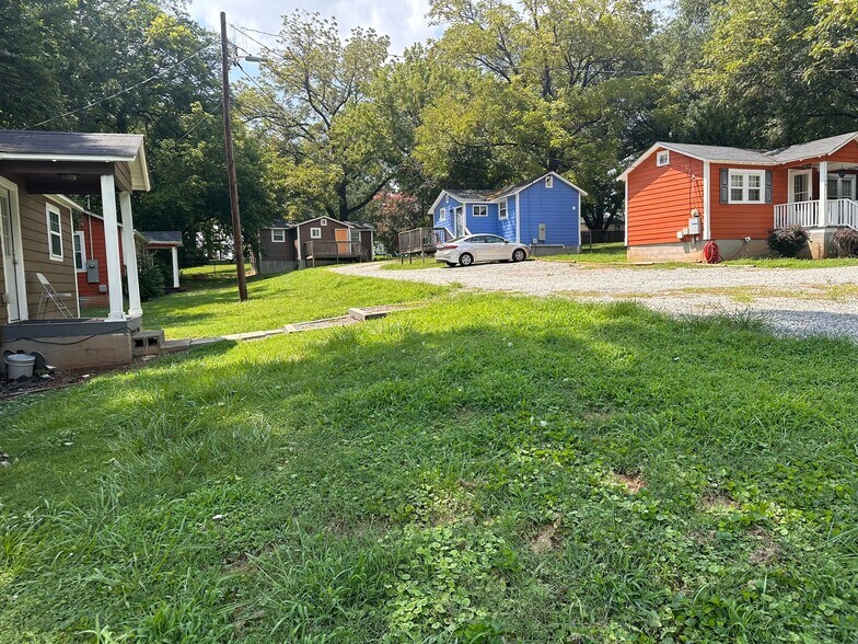 Building Photo - 104 Dog Day Dr