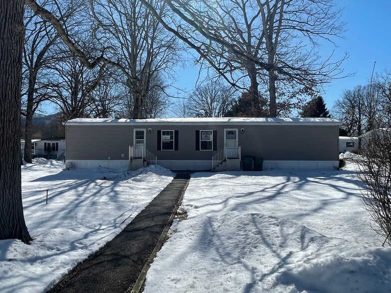 Building Photo - 25 John Ln