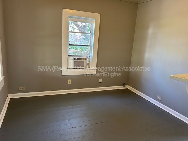 Building Photo - 526 N 8th St