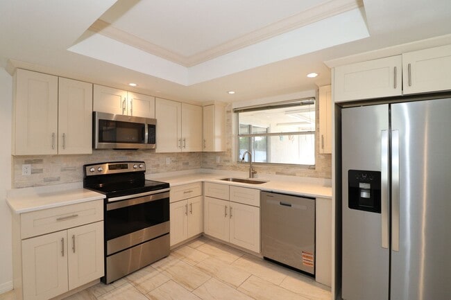 Building Photo - Lakefront Living in Longwood – Winsor Manor