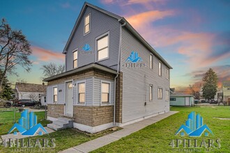 Building Photo - Spacious 4-Bedroom Home in Hammond, IN wit...