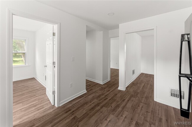 Building Photo - 8521 Sheridan Dr