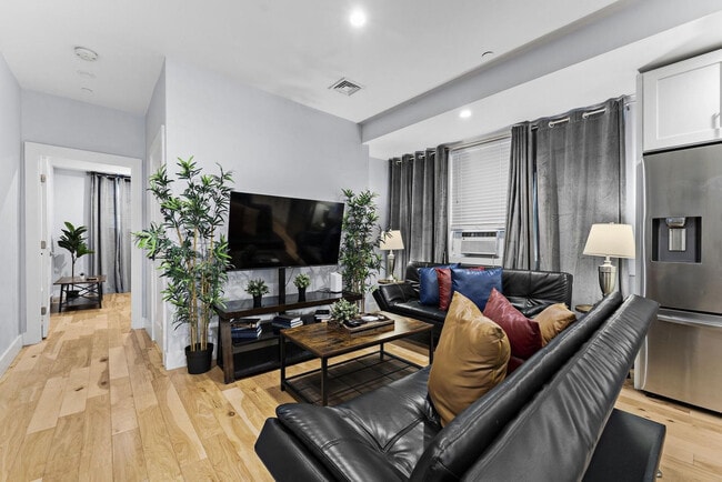 Building Photo - 1011 Bennington St