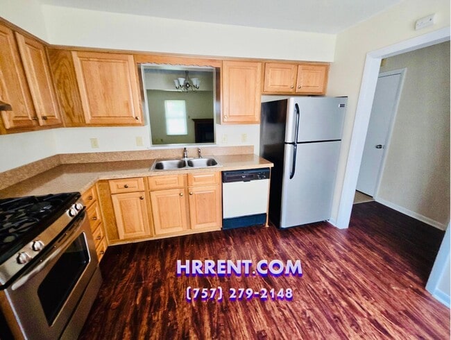 Building Photo - Lovely 2 Bedroom 2.5 Bathroom Townhouse lo...