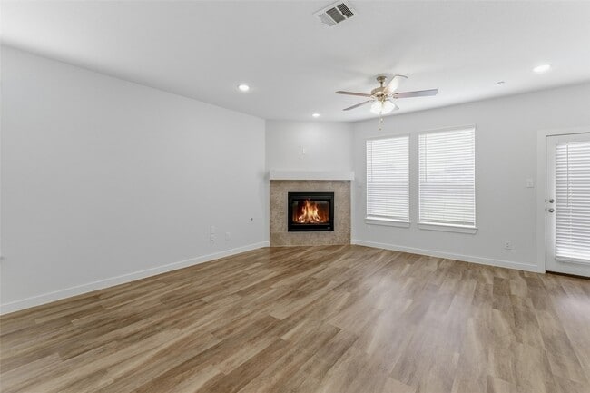 Building Photo - 305 Evans Dr