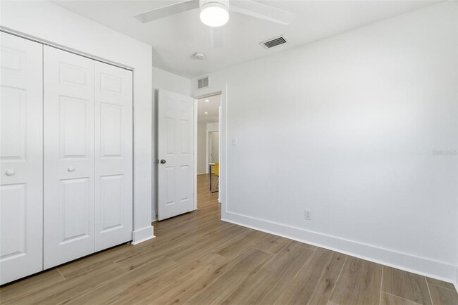 Building Photo - 3916 W Iowa Ave