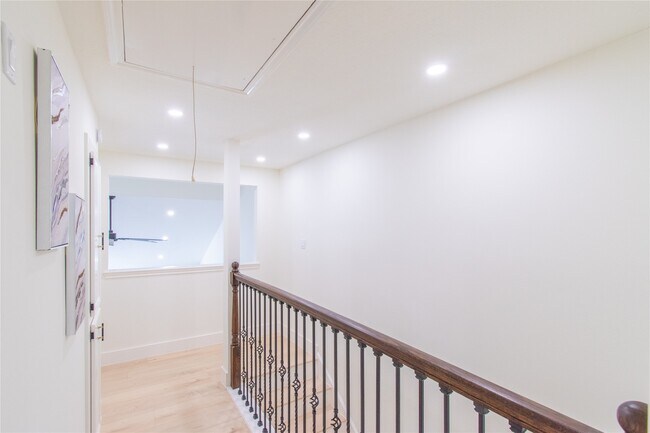 Building Photo - 727 Bunker Hill Rd