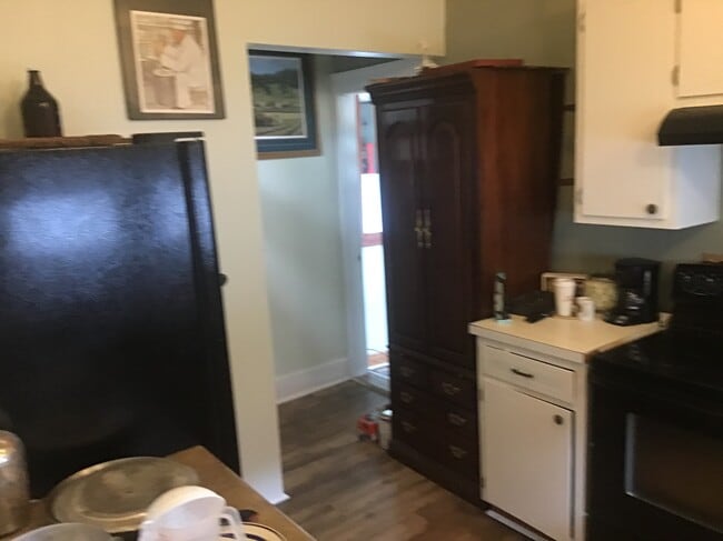 Kitchen - 2118 Elm St