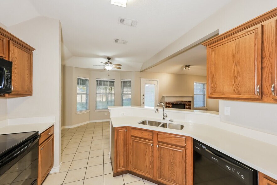 Building Photo - 1232 Clay Ln