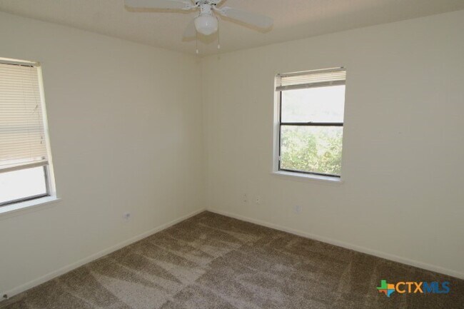 Building Photo - 604 Traci Dr
