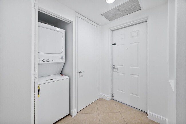 Building Photo - 7270 SW 88th St
