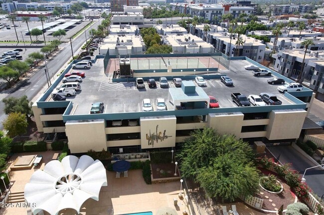 Building Photo - 207 W Clarendon Ave