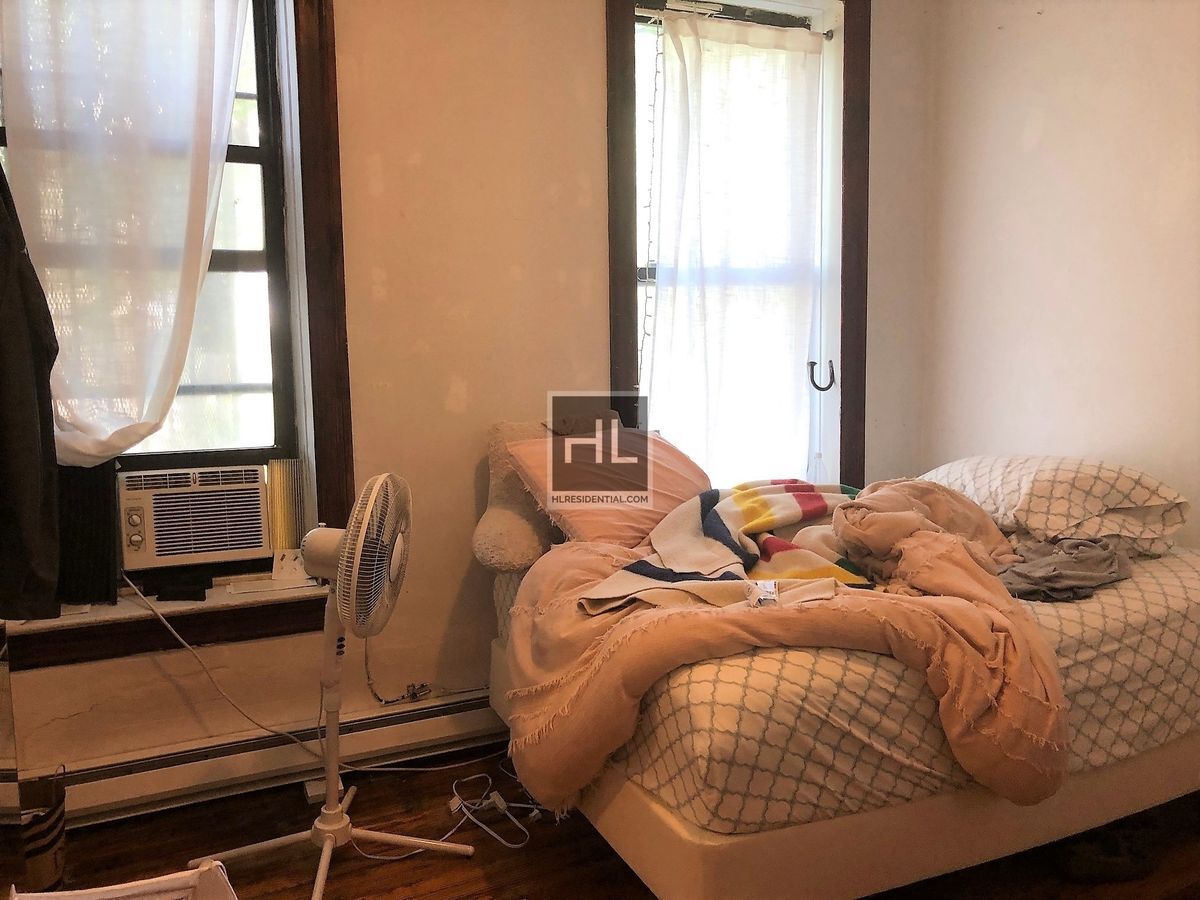 Building Photo - 479 Warren St