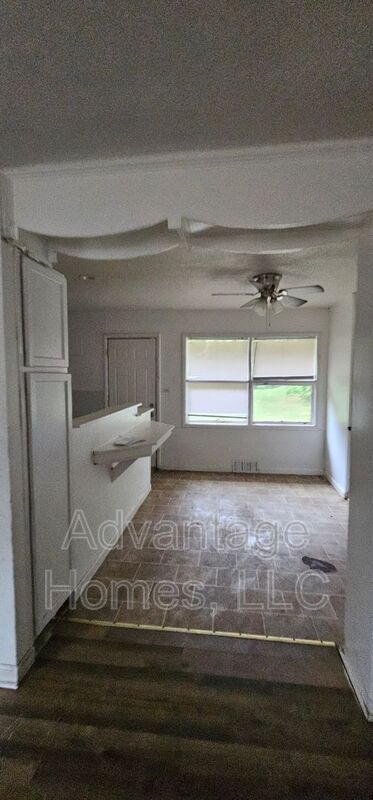 Building Photo - 11221 Palmer Ave