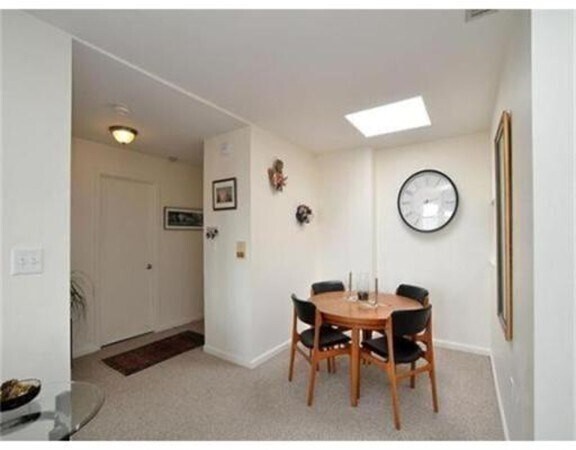 Building Photo - 218 Thorndike St
