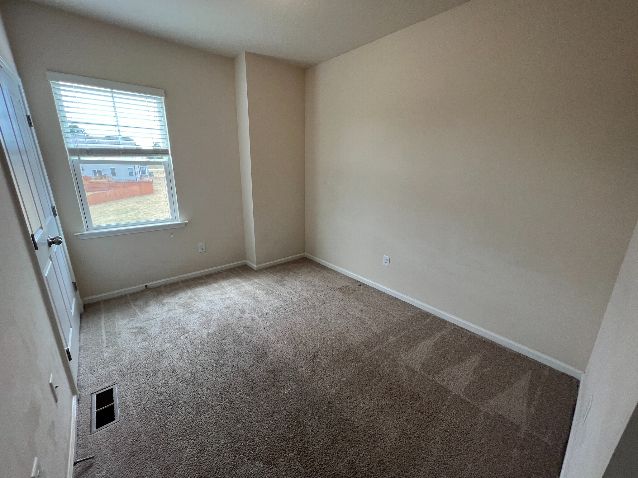 Building Photo - Room in Townhome on Chattering Lory Ln