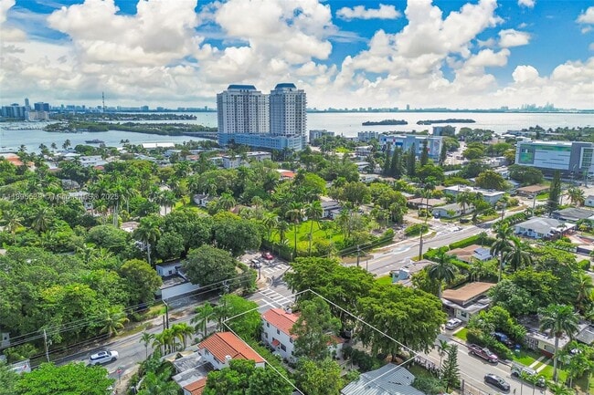 Building Photo - 991 NE 82nd St